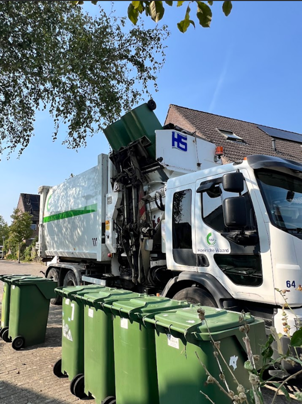 inzamelwagen van de RAD leegt groene Kliko